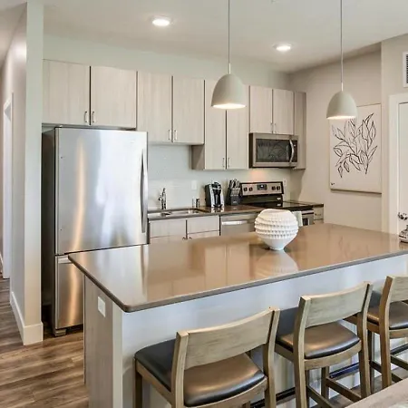 Landing At The Nine At Memphis - 2 Bedrooms In University